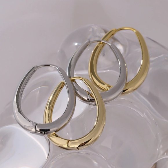 Jewelry - NEW 18K Yellow Gold Plated Oval Hoop Earrings